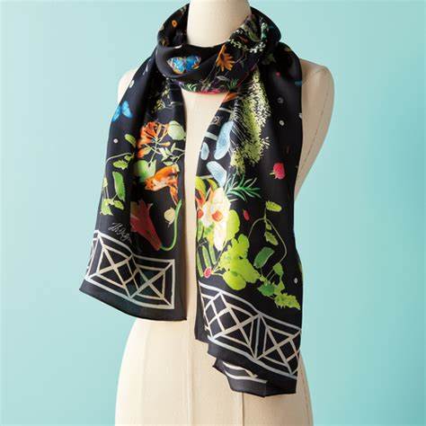 Fauna scarf