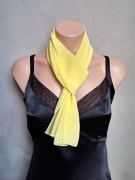 Edge Scarf.-Yellow