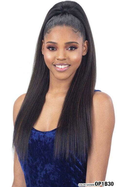 Model Model Gardenia drawstring ponytail. STRAIGHT 26“