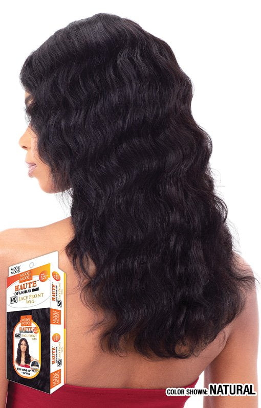 Model model Haute HD lace front wig. Body wave 18“. Natual