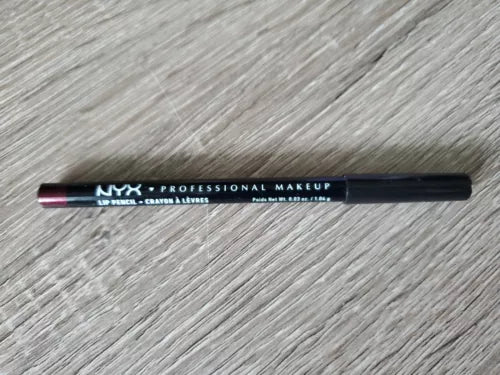 Nyx lip pencil-Currant